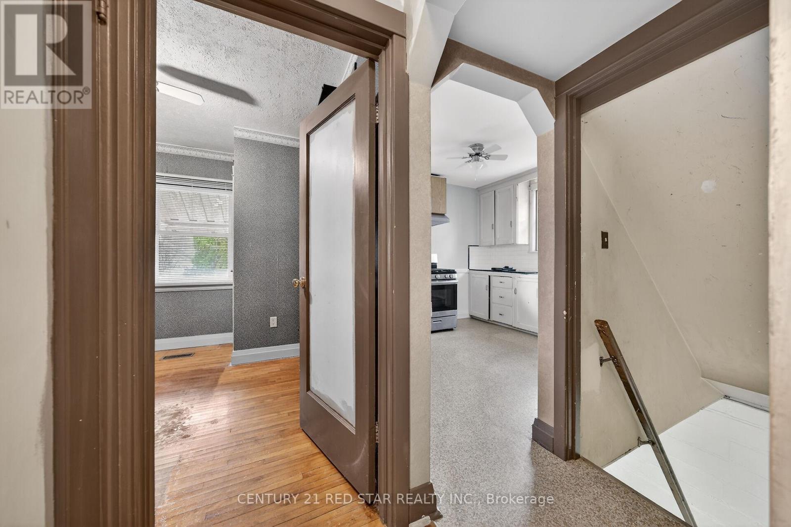 210 Huxley Avenue S, Hamilton, ON