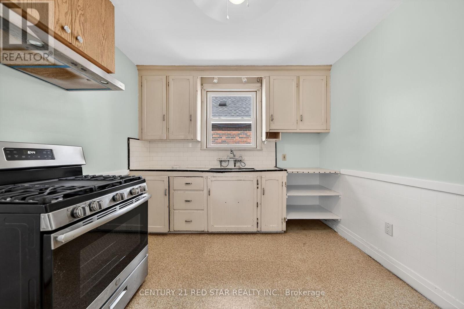 210 Huxley Avenue S, Hamilton, ON