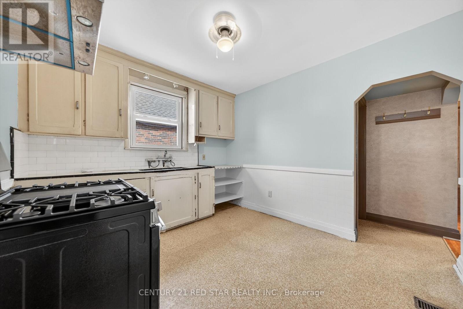 210 Huxley Avenue S, Hamilton, ON