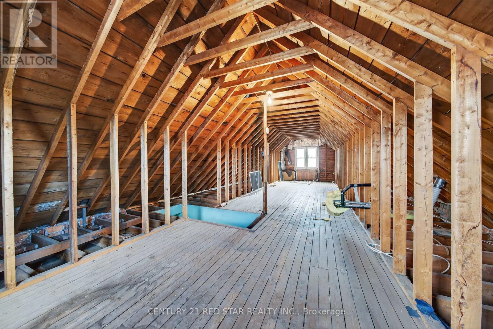 210 Huxley Avenue S, Hamilton, ON