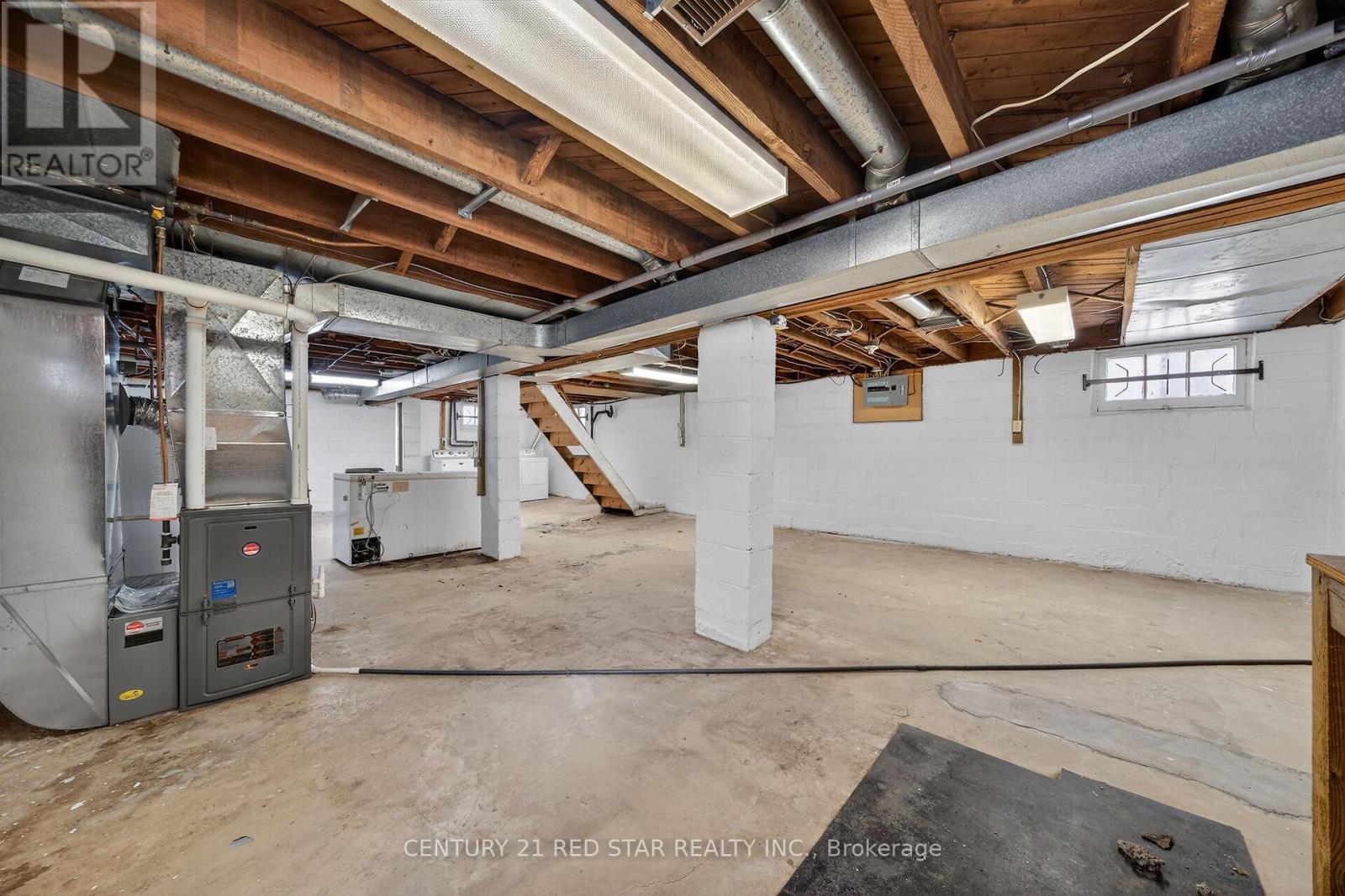 210 Huxley Avenue S, Hamilton, ON