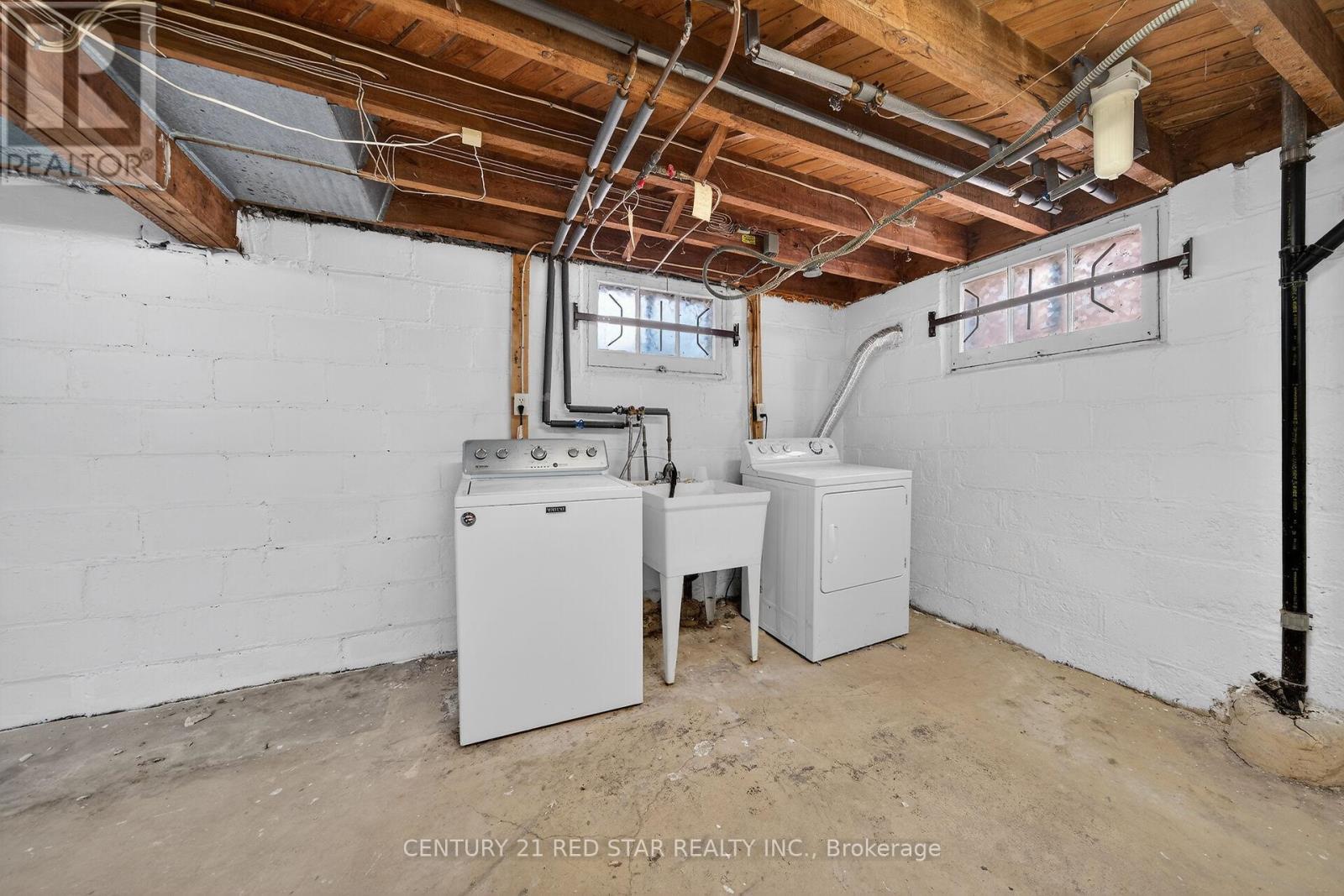 210 Huxley Avenue S, Hamilton, ON