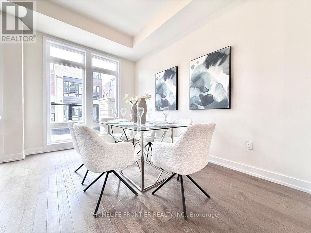 39 Credit Lane, Richmond Hill, ON - Indoor Photo Showing Dining Room