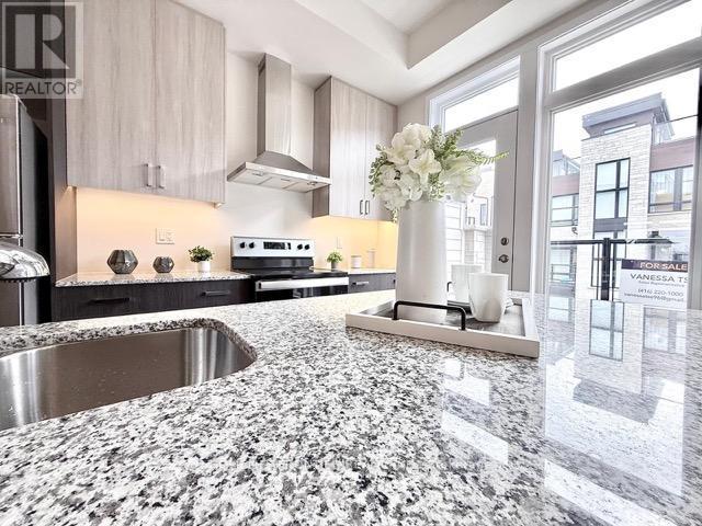 39 Credit Lane, Richmond Hill, ON - Indoor Photo Showing Kitchen With Upgraded Kitchen
