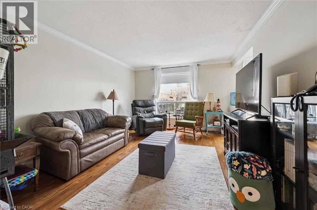 37 Edgemere Drive, Cambridge, ON - Indoor Photo Showing Living Room