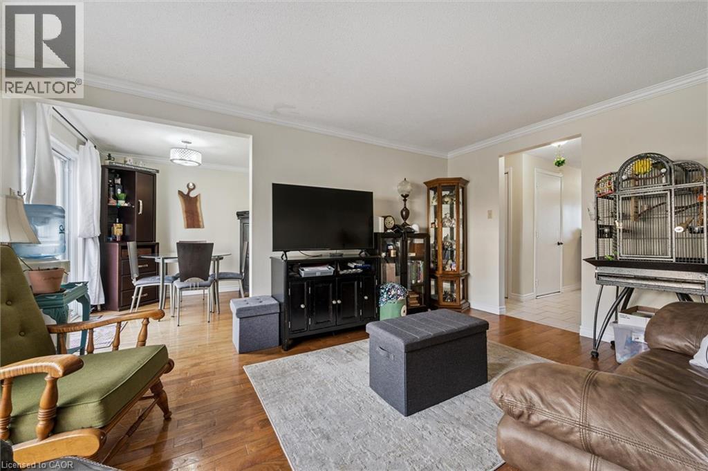 37 Edgemere Drive, Cambridge, ON - Indoor Photo Showing Living Room