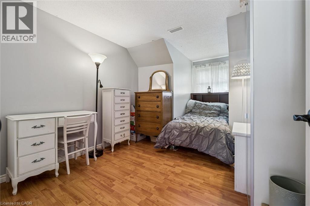 37 Edgemere Drive, Cambridge, ON - Indoor Photo Showing Bedroom