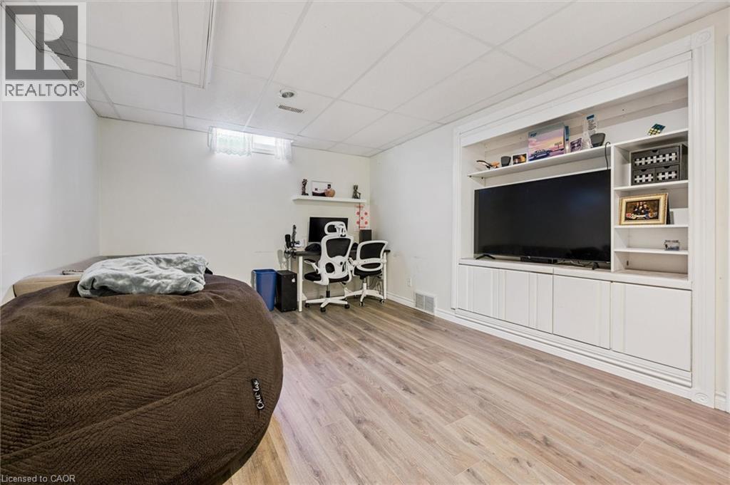 37 Edgemere Drive, Cambridge, ON - Indoor Photo Showing Bedroom