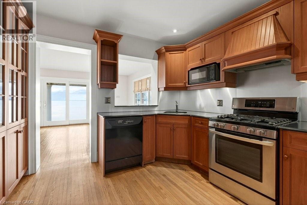 3196 Lakeshore Road, Burlington, ON - Indoor Photo Showing Kitchen