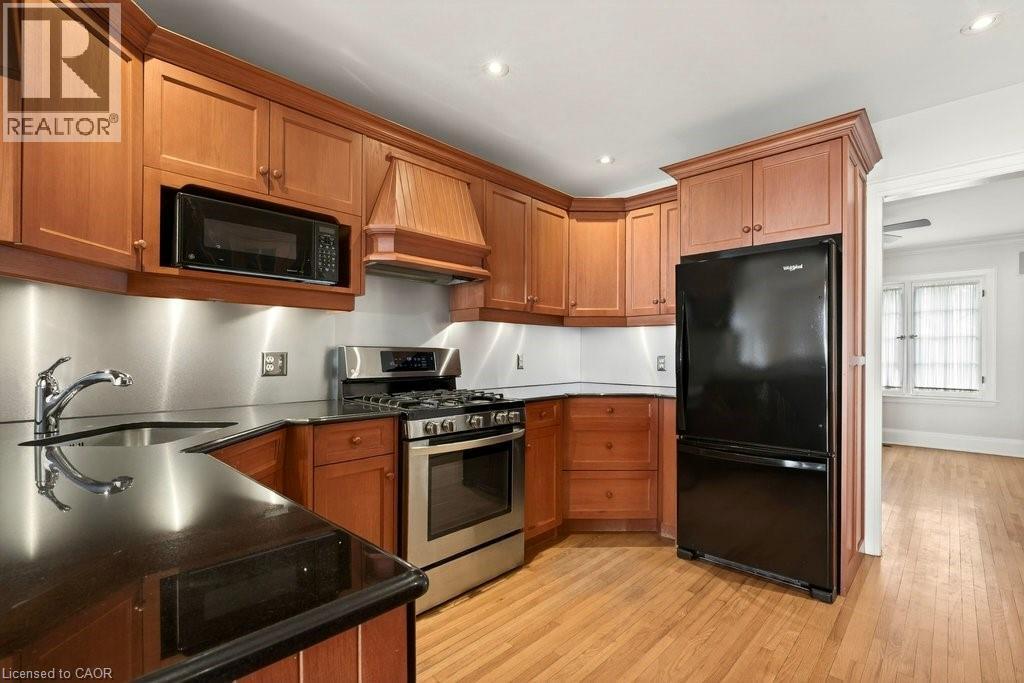 3196 Lakeshore Road, Burlington, ON - Indoor Photo Showing Kitchen