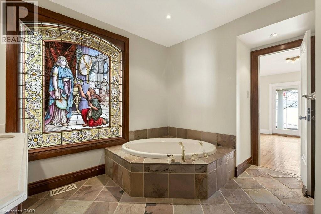 3196 Lakeshore Road, Burlington, ON - Indoor Photo Showing Bathroom