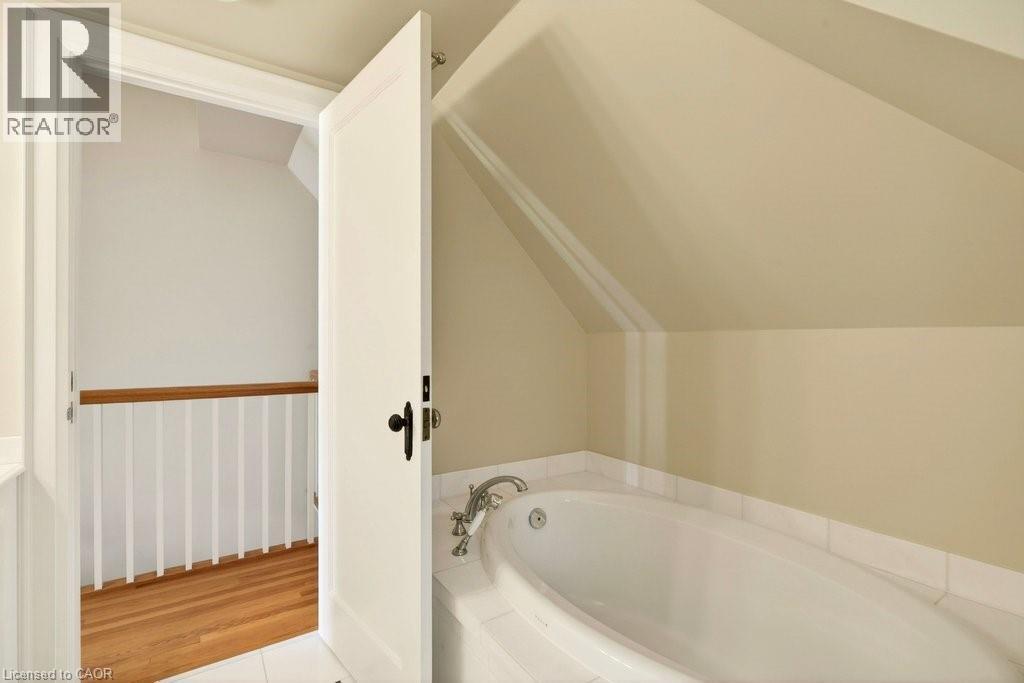 3196 Lakeshore Road, Burlington, ON - Indoor Photo Showing Bathroom