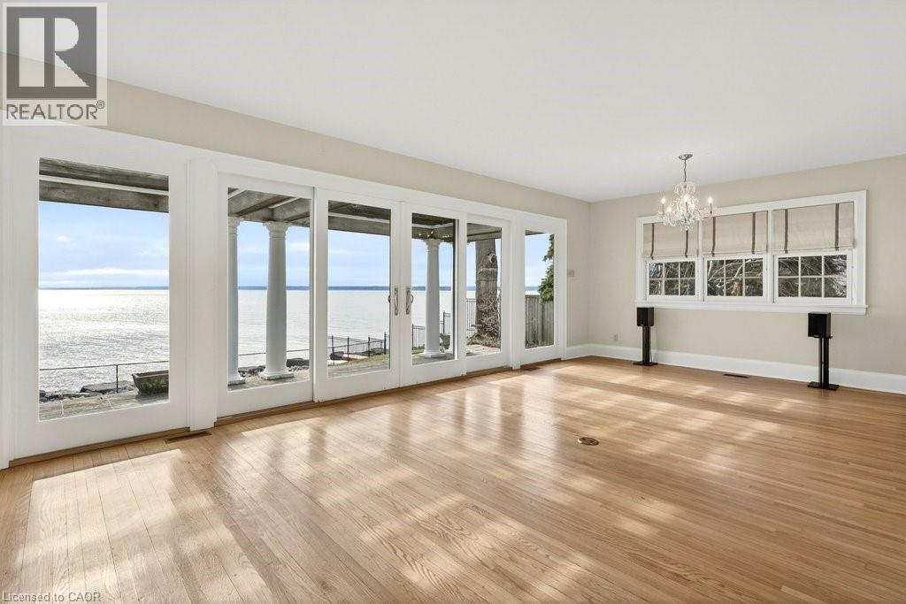 3196 Lakeshore Road, Burlington, ON - Indoor