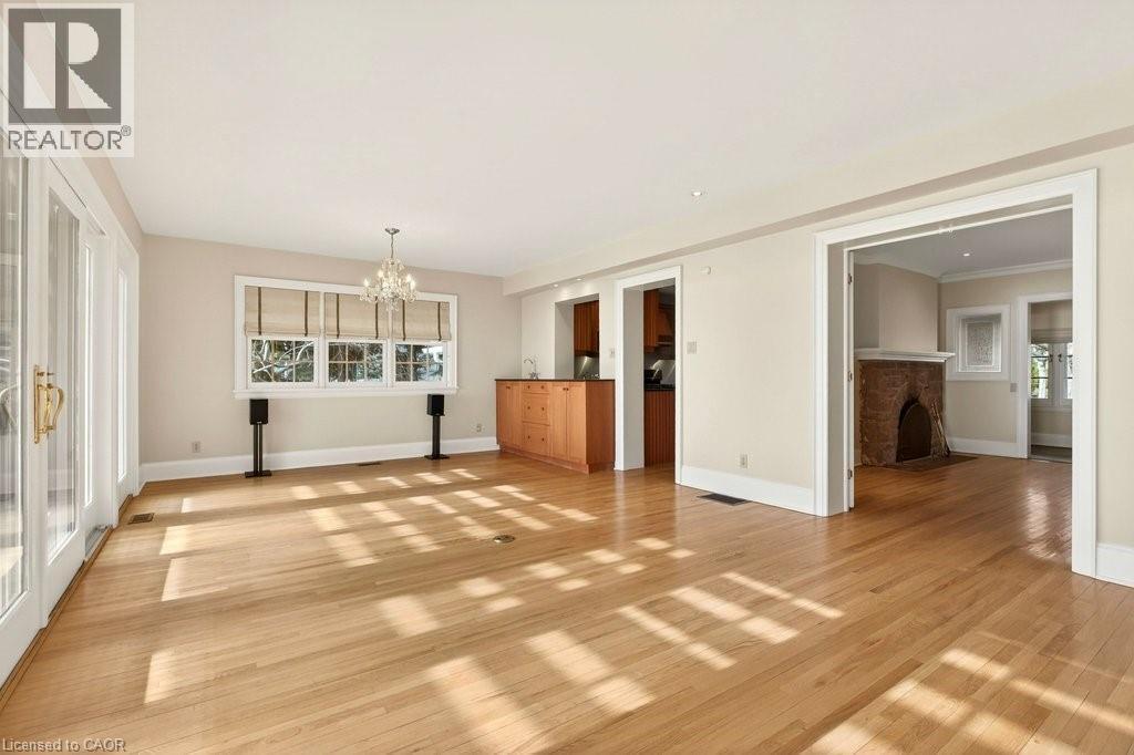 3196 Lakeshore Road, Burlington, ON - Indoor Photo Showing Living Room