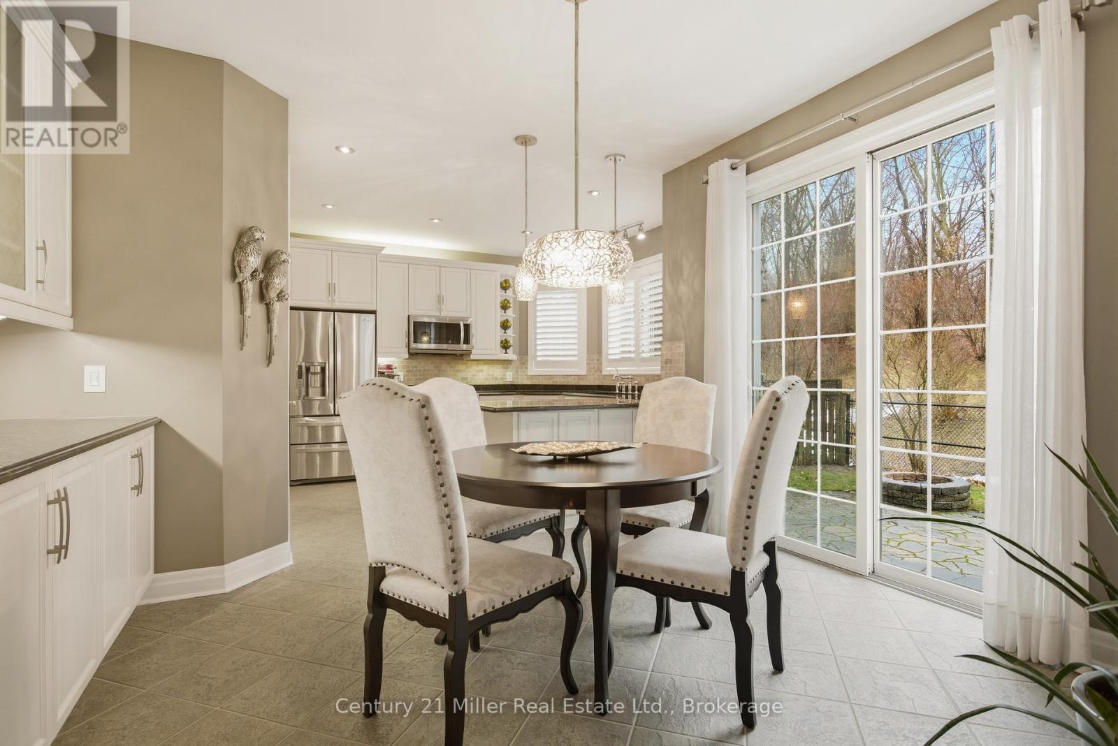 140 Dellgrove Circle, Cambridge, ON - Indoor Photo Showing Dining Room