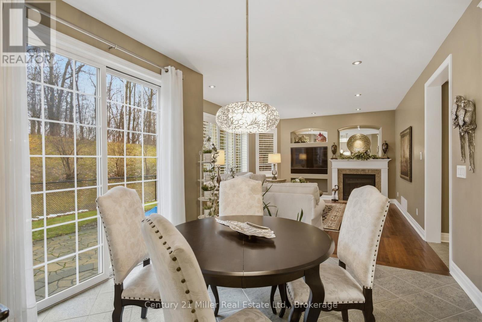 140 Dellgrove Circle, Cambridge, ON - Indoor Photo Showing Dining Room