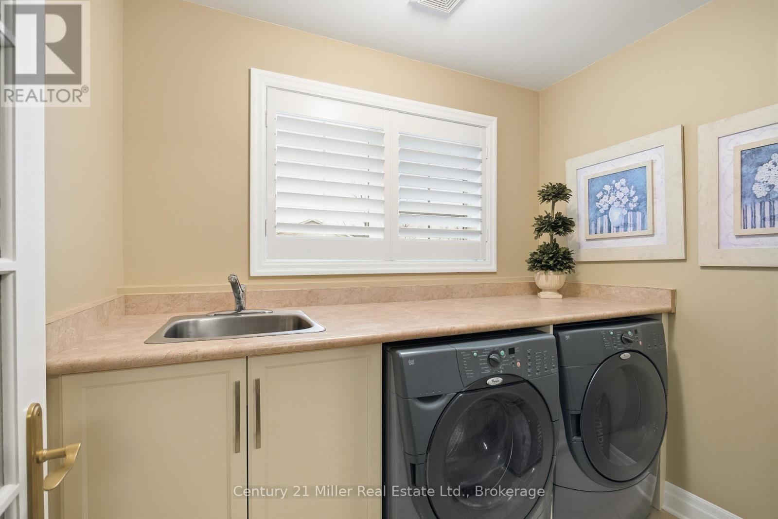 140 Dellgrove Circle, Cambridge, ON - Indoor Photo Showing Laundry Room