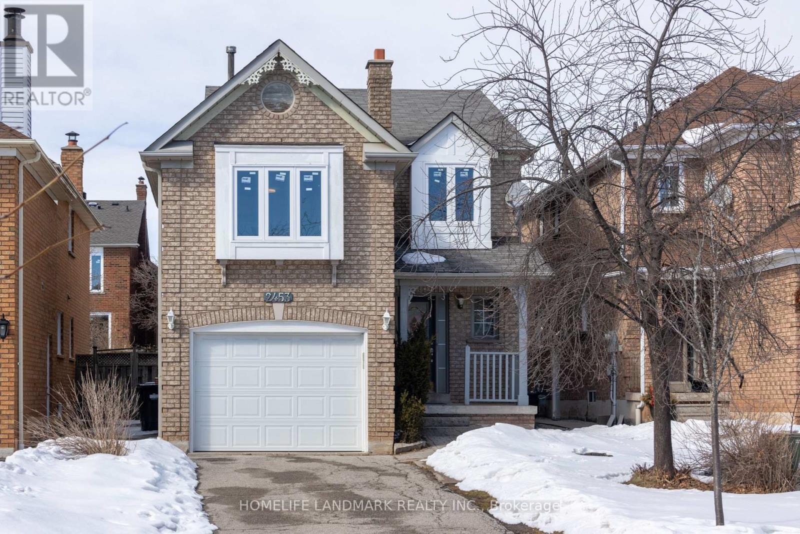 2453 Strathmore Crescent, Mississauga, ON - Outdoor With Facade