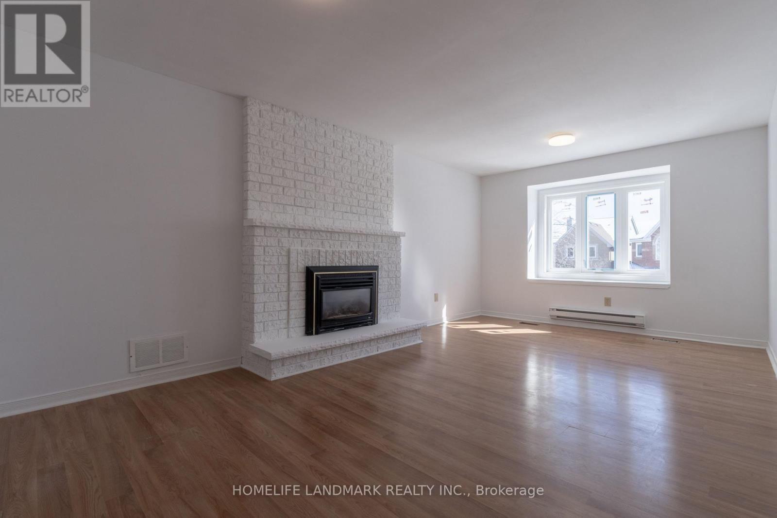 2453 Strathmore Crescent, Mississauga, ON - Indoor Photo Showing Living Room With Fireplace