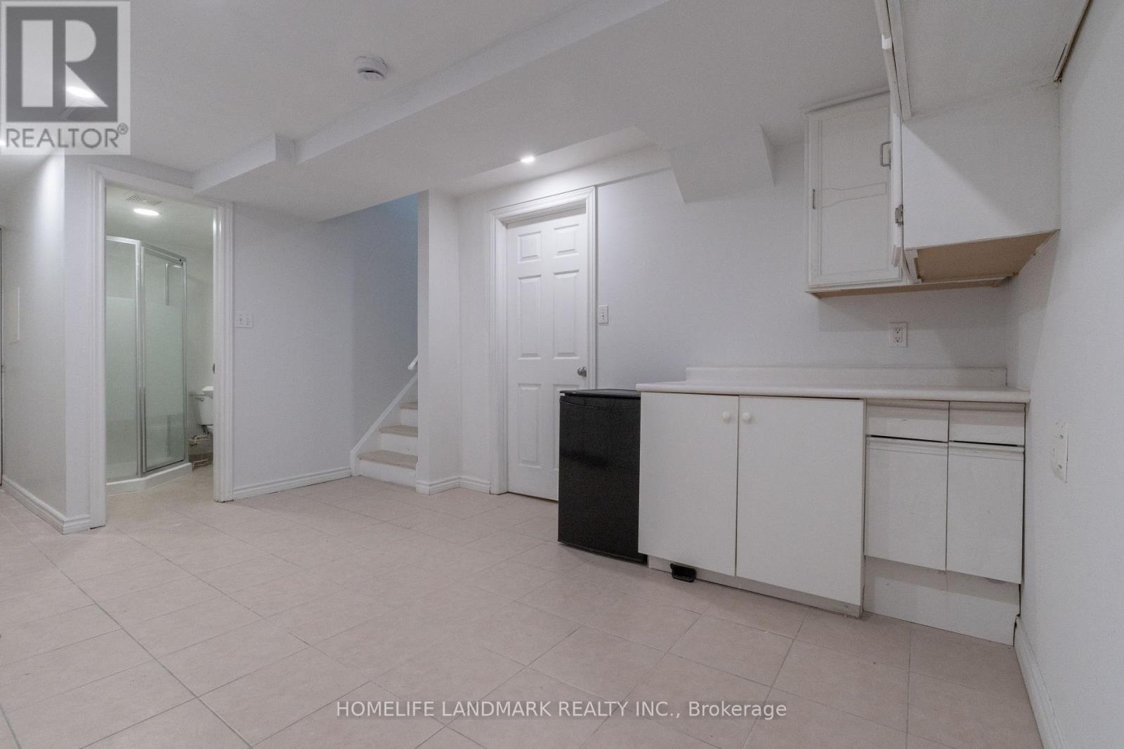 2453 Strathmore Crescent, Mississauga, ON - Indoor