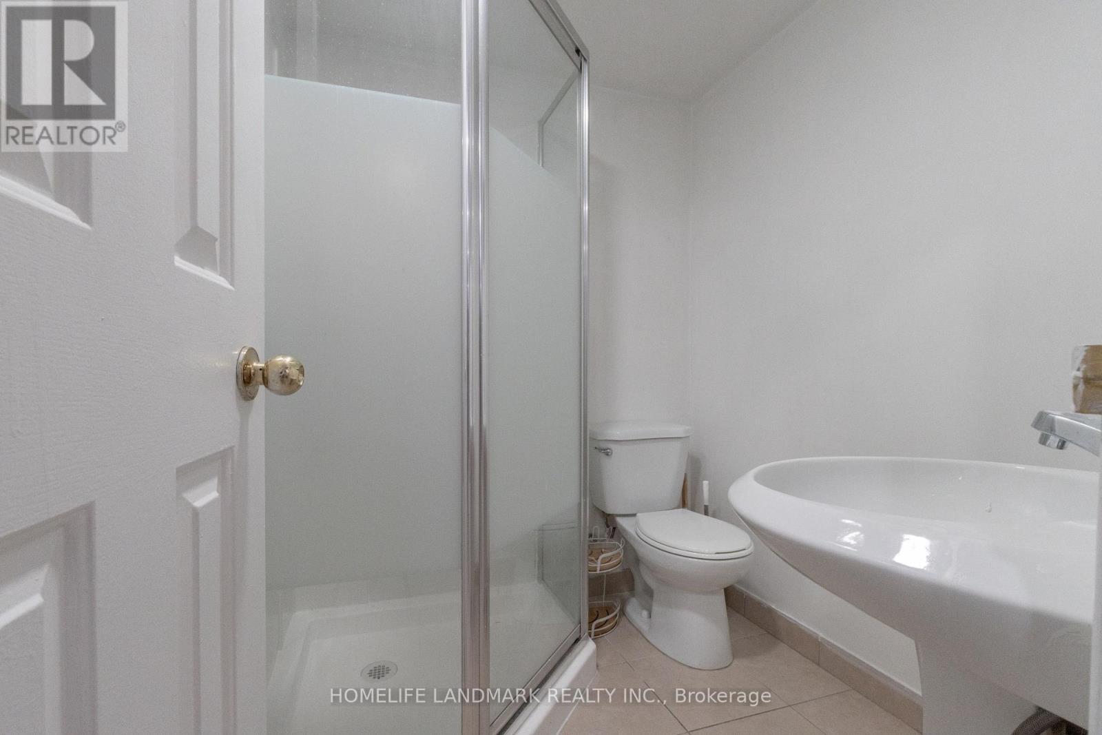 2453 Strathmore Crescent, Mississauga, ON - Indoor Photo Showing Bathroom