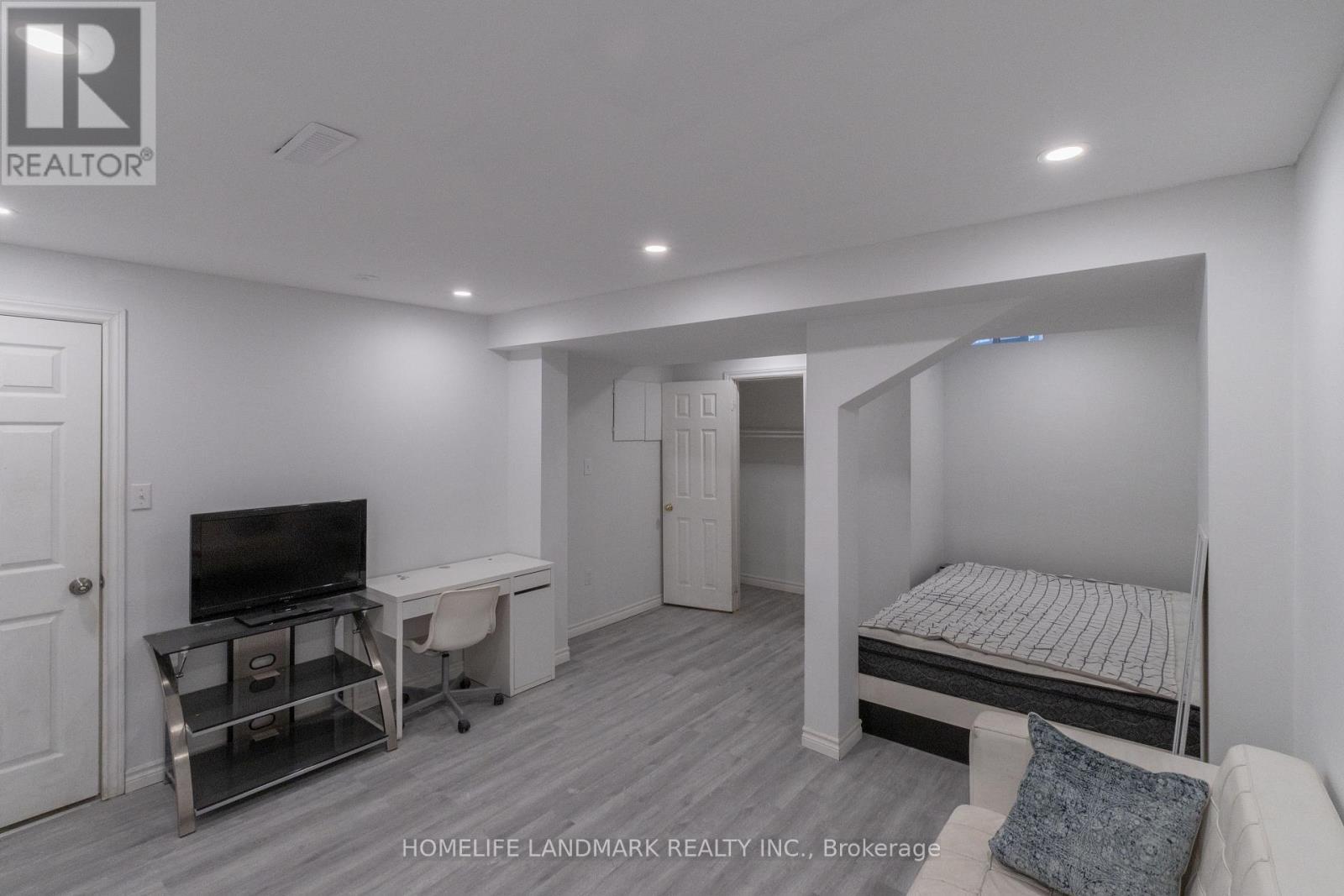 2453 Strathmore Crescent, Mississauga, ON - Indoor