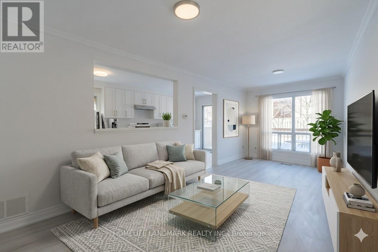 2453 Strathmore Crescent, Mississauga, ON - Indoor Photo Showing Living Room