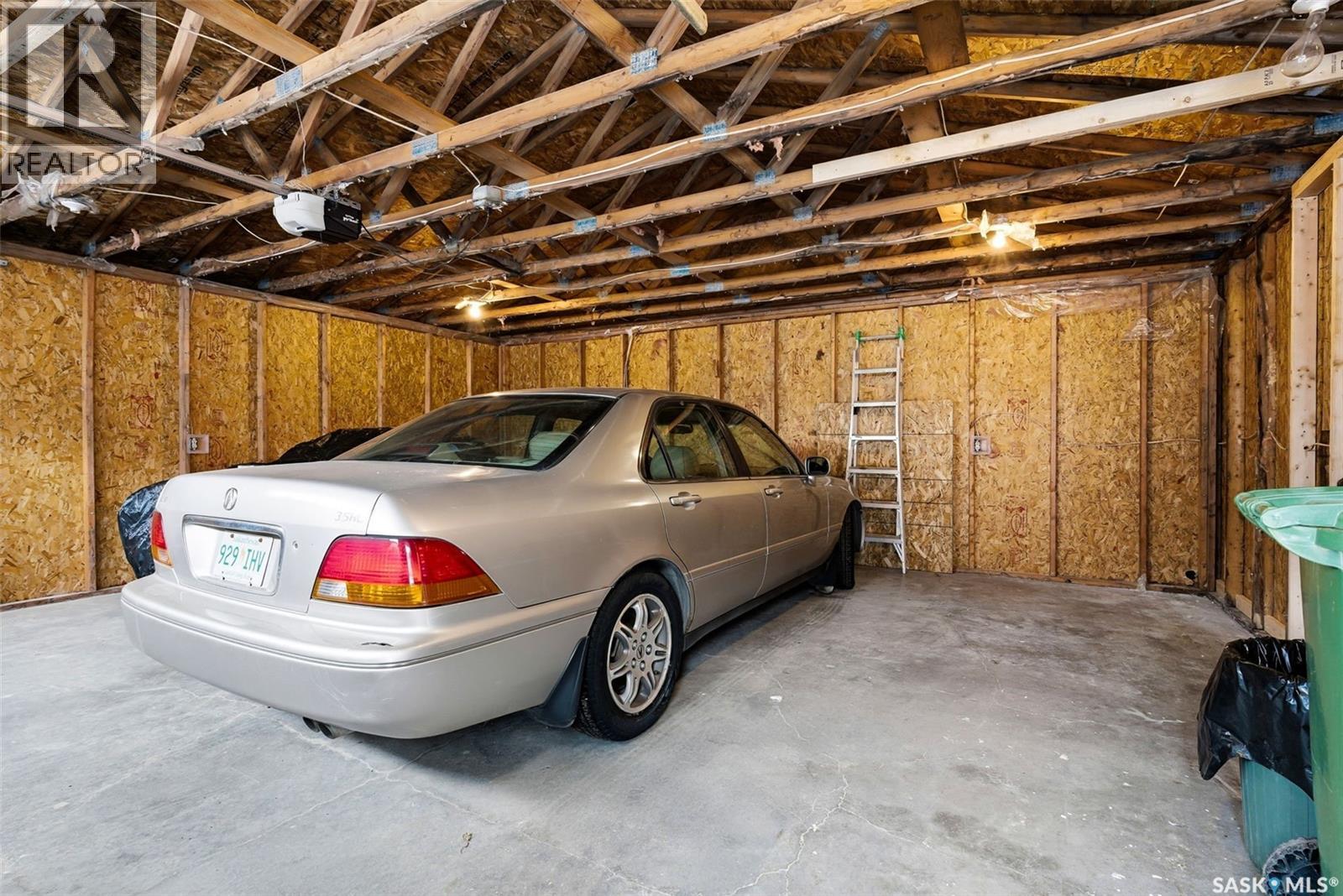 47 Mathieu Crescent, Regina, SK - Indoor Photo Showing Garage