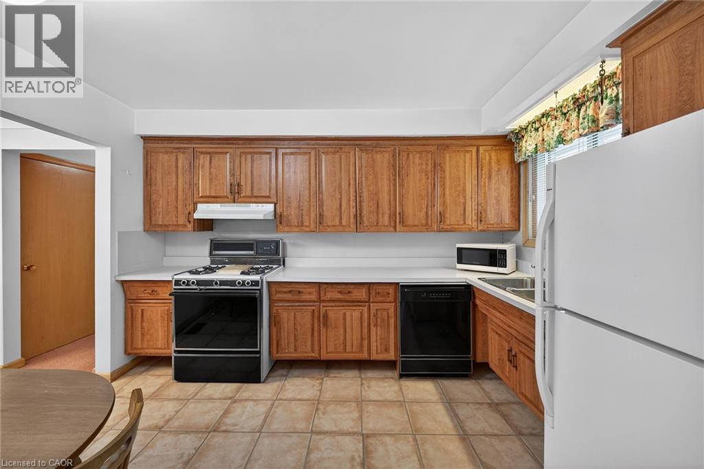 59 Cloke Court, Hamilton, ON - Indoor Photo Showing Kitchen
