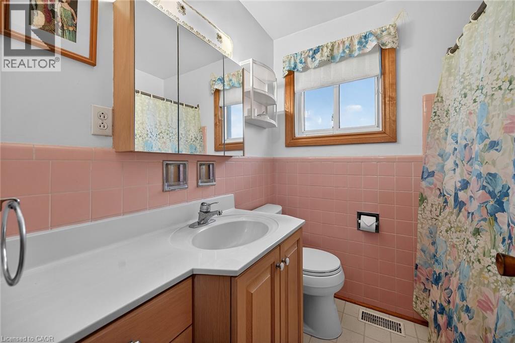 59 Cloke Court, Hamilton, ON - Indoor Photo Showing Bathroom