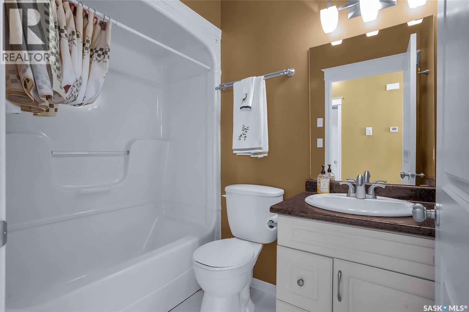 801 1St Avenue, Rosthern, SK - Indoor Photo Showing Bathroom