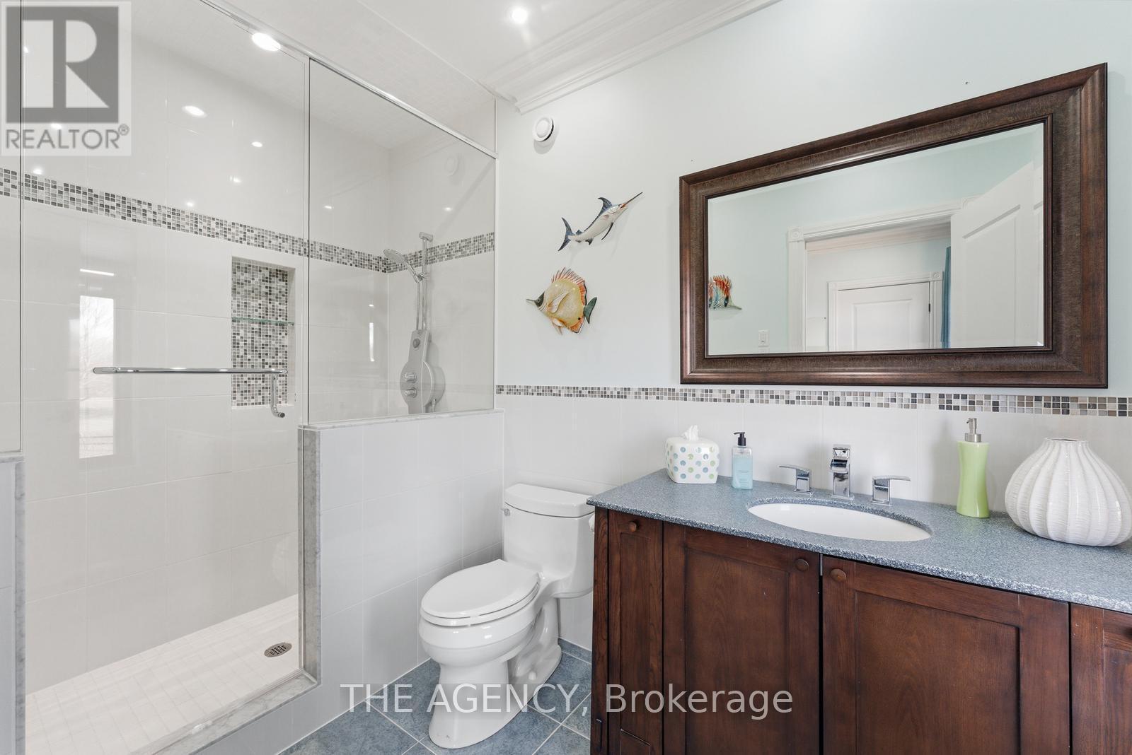 2659 2 Sideroad, Burlington, ON - Indoor Photo Showing Bathroom