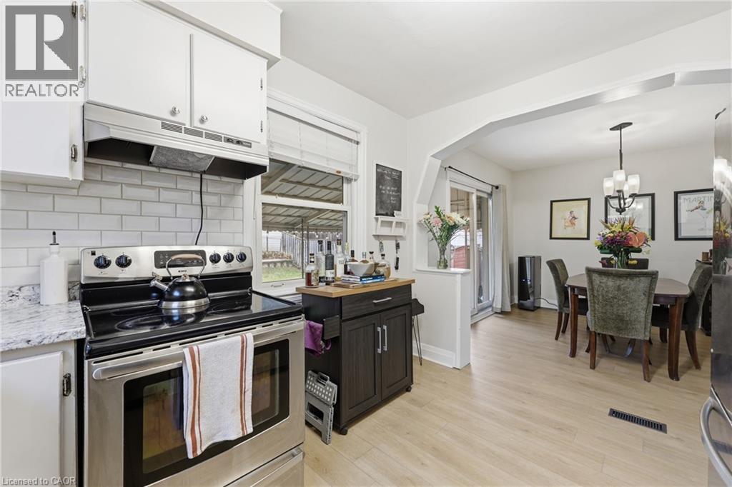 258 Cloverdale Avenue, Hamilton, ON - Indoor Photo Showing Kitchen