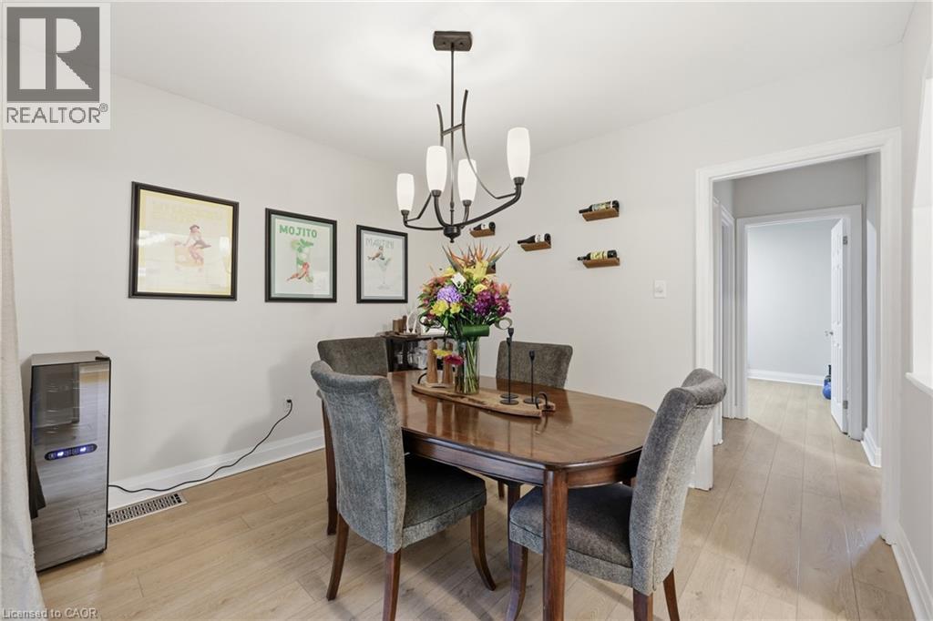 258 Cloverdale Avenue, Hamilton, ON - Indoor Photo Showing Dining Room