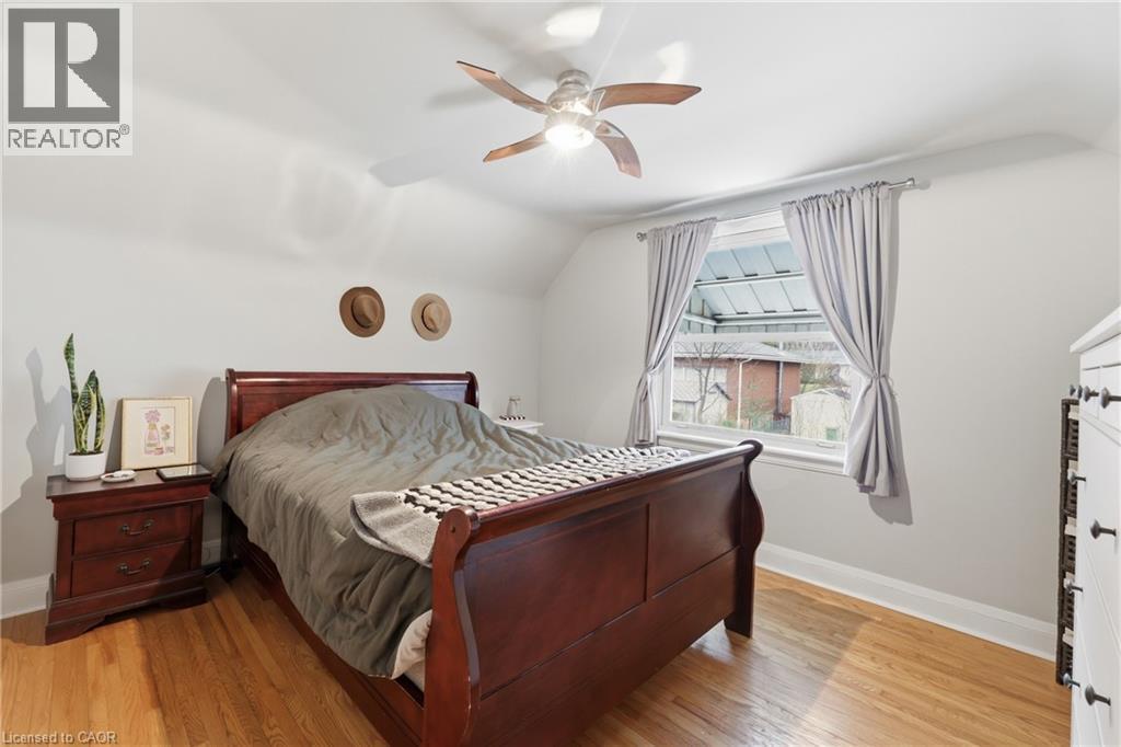 258 Cloverdale Avenue, Hamilton, ON - Indoor Photo Showing Bedroom
