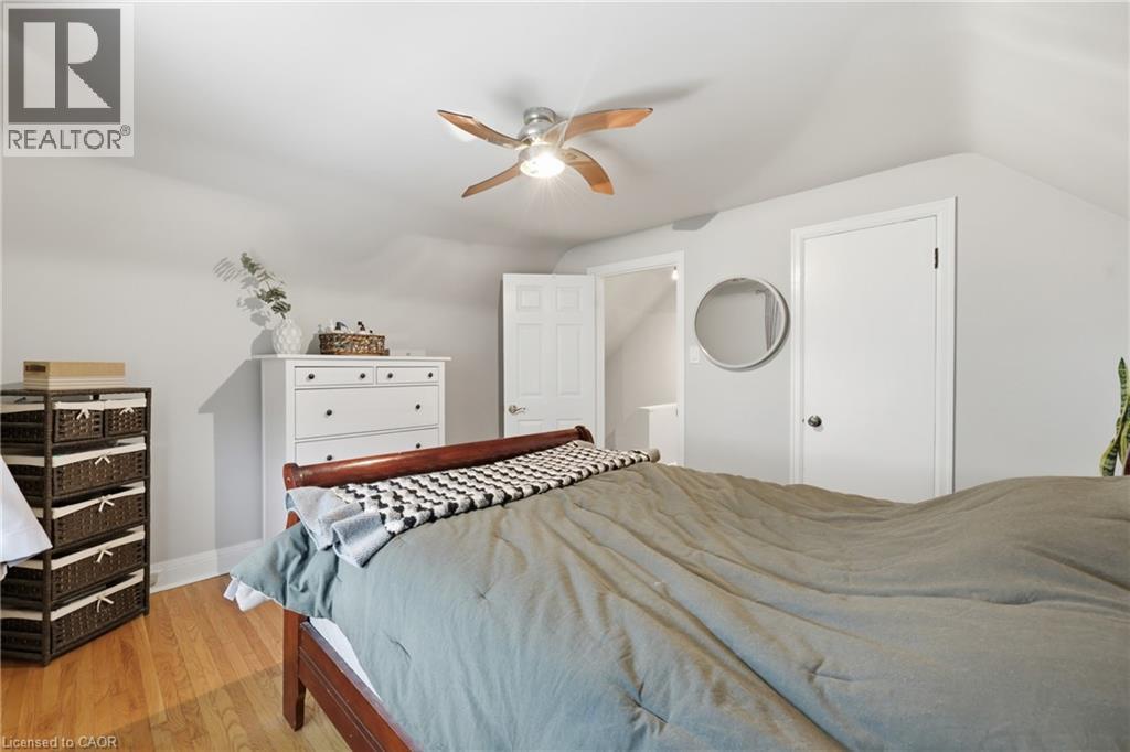 258 Cloverdale Avenue, Hamilton, ON - Indoor Photo Showing Bedroom