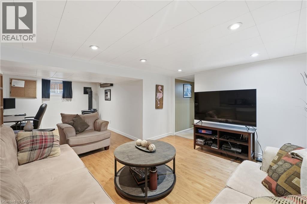 258 Cloverdale Avenue, Hamilton, ON - Indoor Photo Showing Living Room