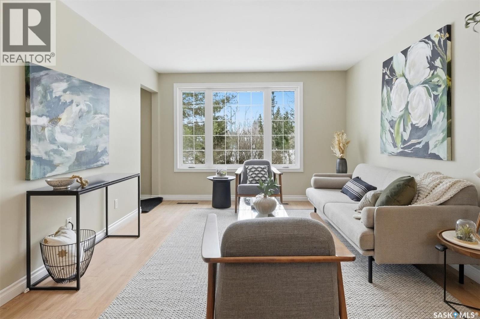 3314 Dieppe Street, Saskatoon, SK - Indoor Photo Showing Living Room