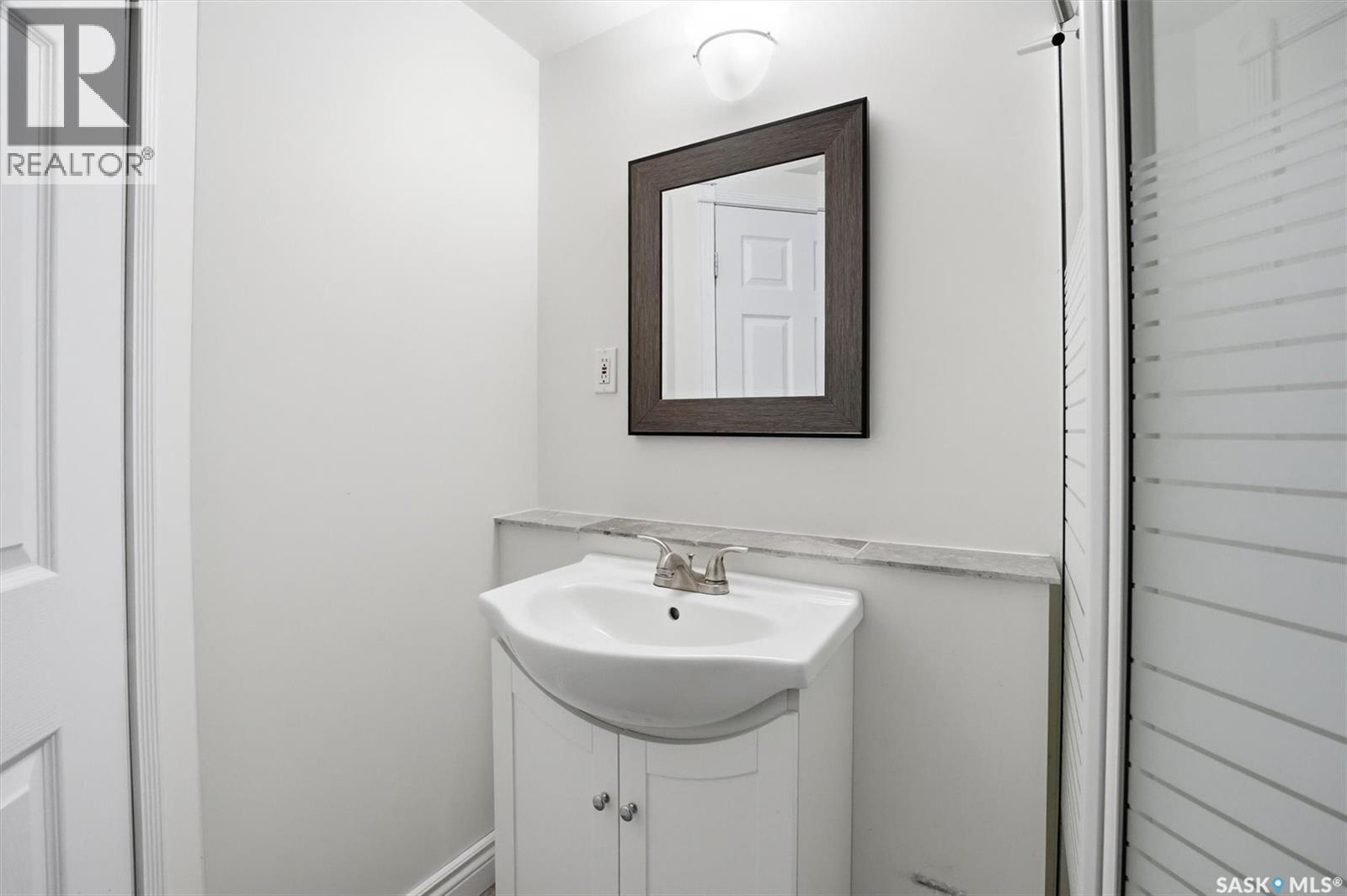 3314 Dieppe Street, Saskatoon, SK - Indoor Photo Showing Bathroom