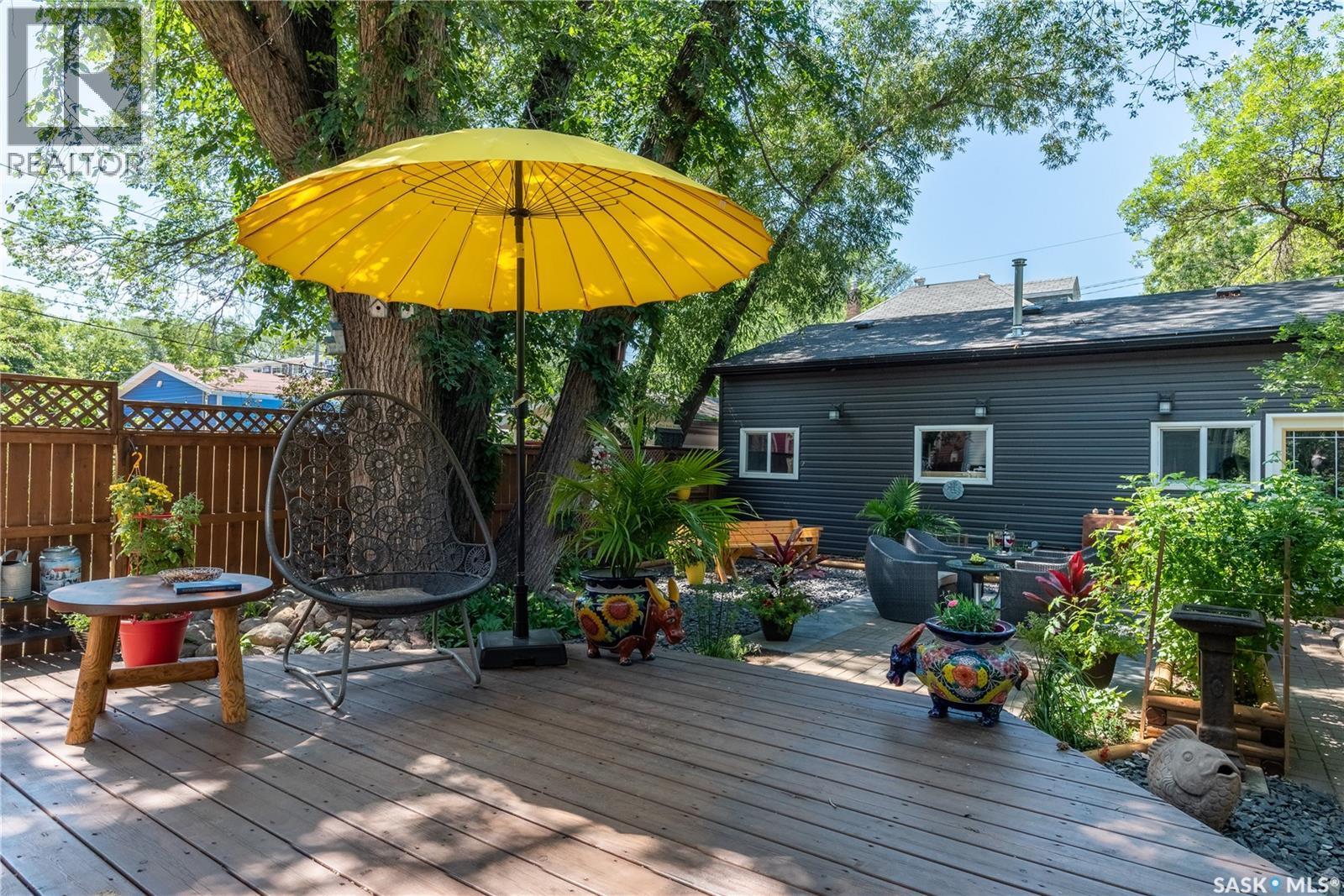 702 Lansdowne Avenue, Saskatoon, SK - Outdoor With Deck Patio Veranda