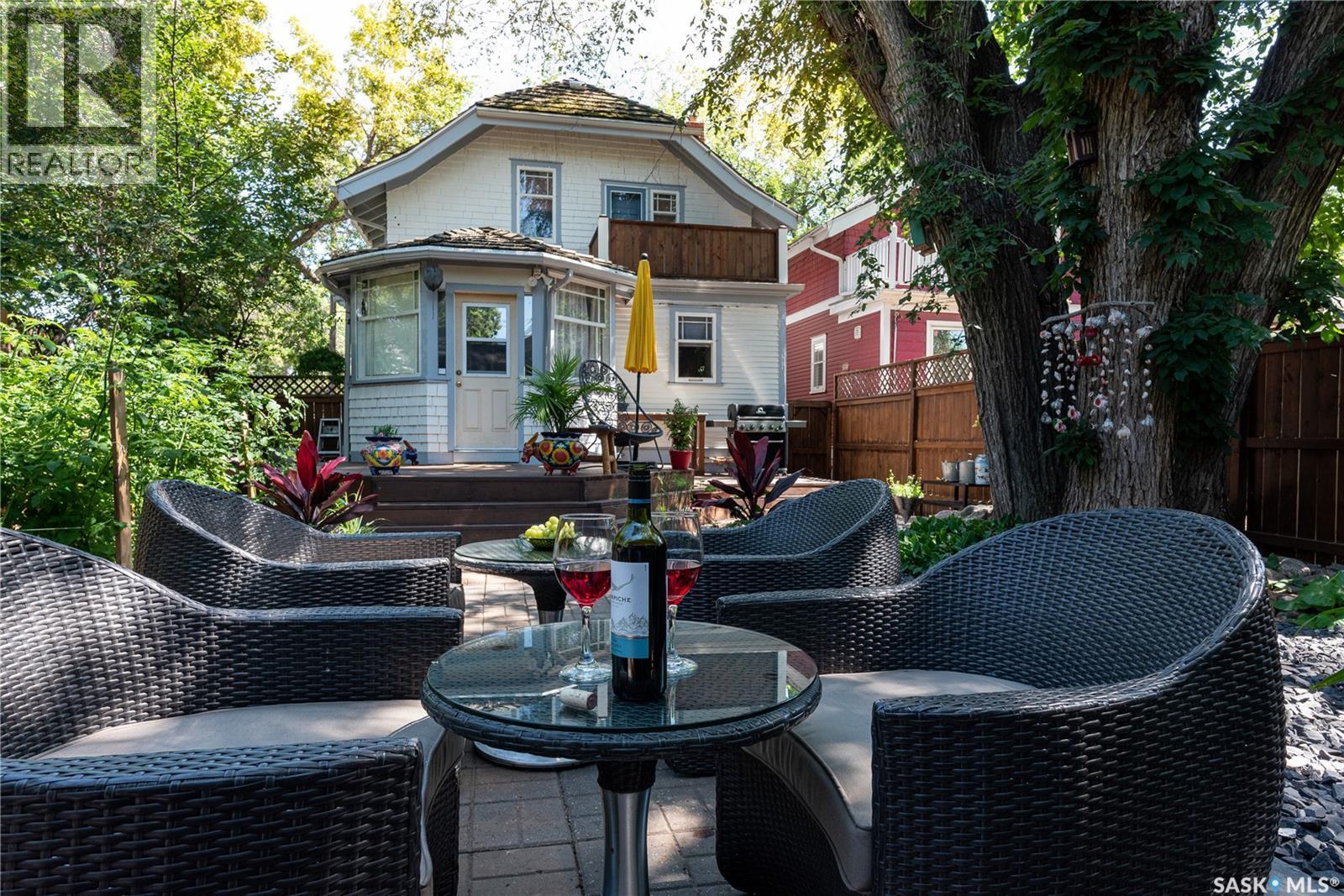 702 Lansdowne Avenue, Saskatoon, SK - Outdoor With Deck Patio Veranda