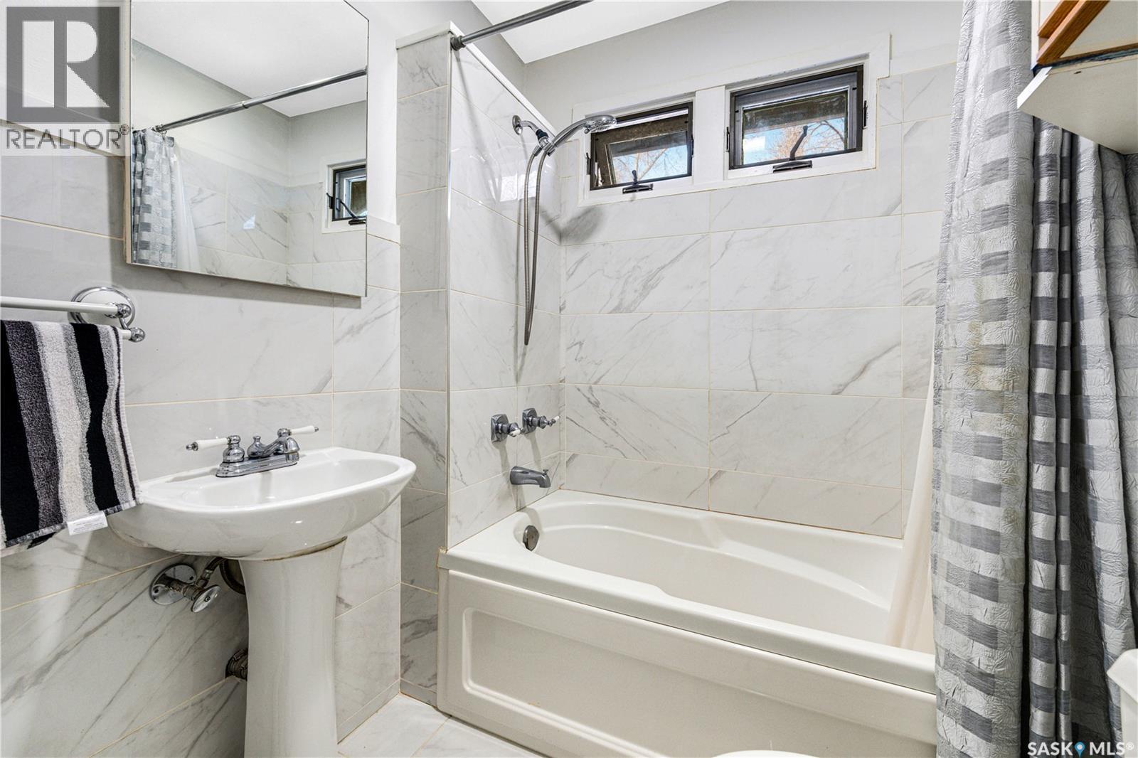 702 Lansdowne Avenue, Saskatoon, SK - Indoor Photo Showing Bathroom