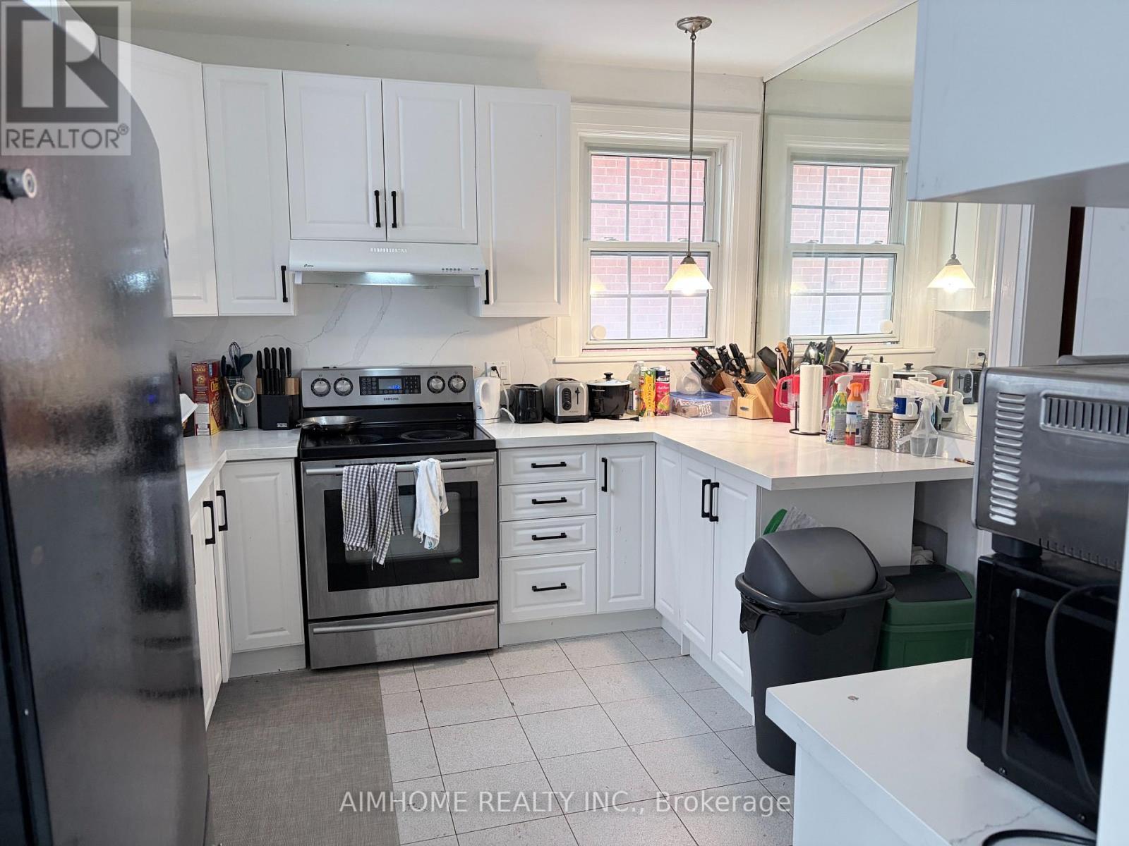 110 Traymore Avenue, Hamilton, ON - Indoor Photo Showing Kitchen