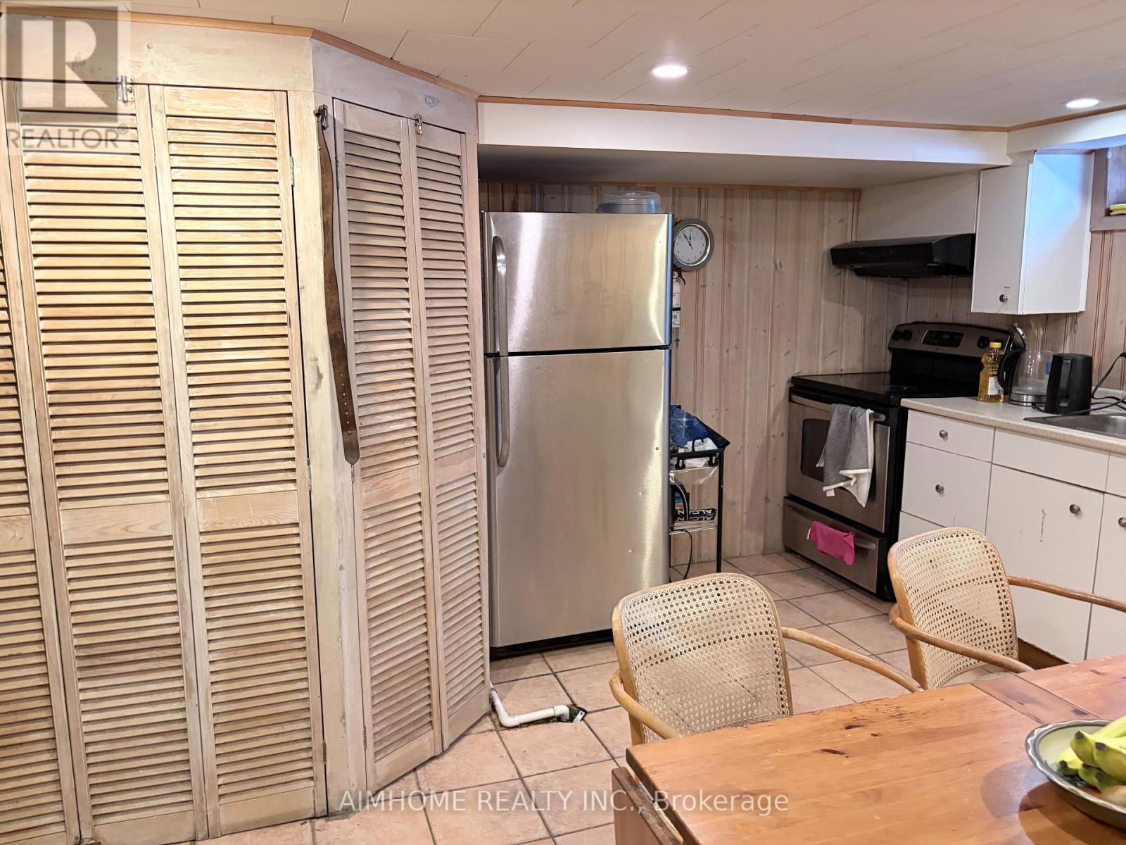 110 Traymore Avenue, Hamilton, ON - Indoor Photo Showing Other Room