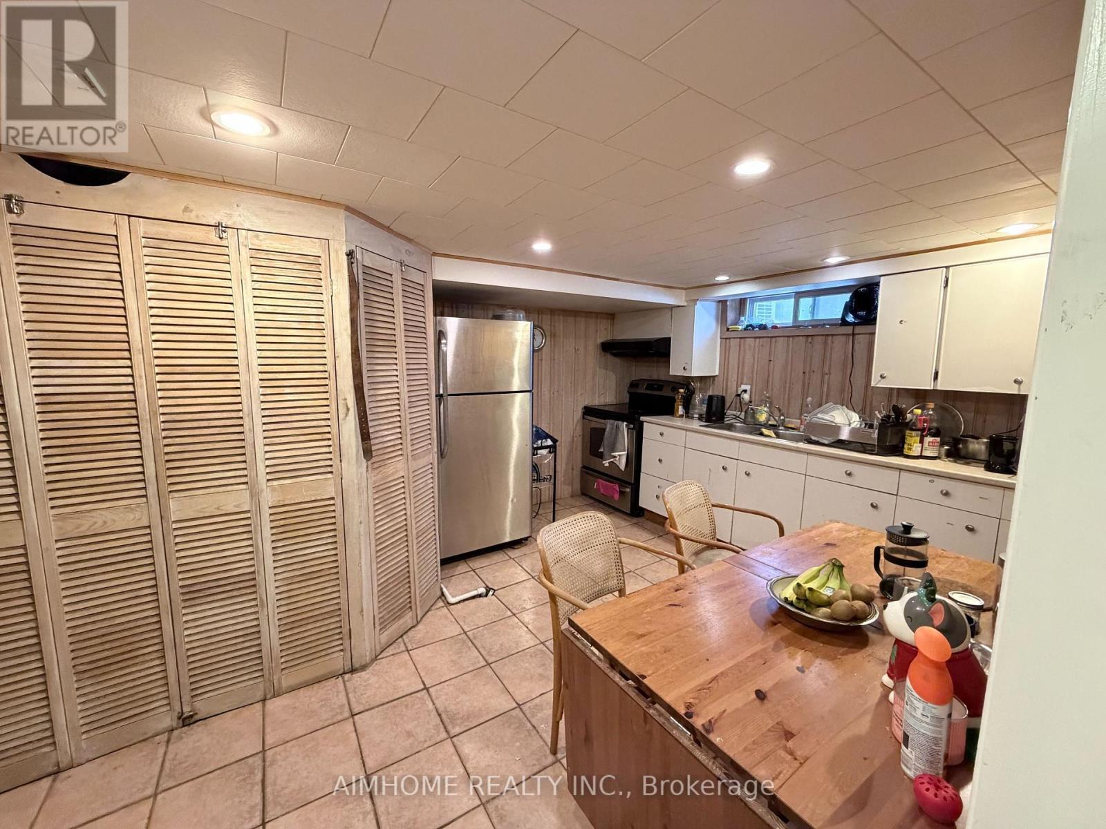 110 Traymore Avenue, Hamilton, ON - Indoor Photo Showing Other Room