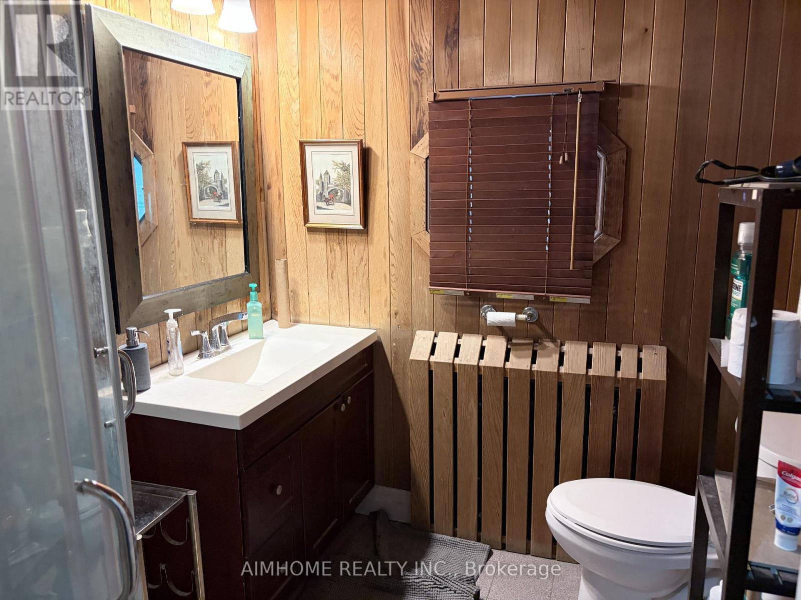 110 Traymore Avenue, Hamilton, ON - Indoor Photo Showing Bathroom