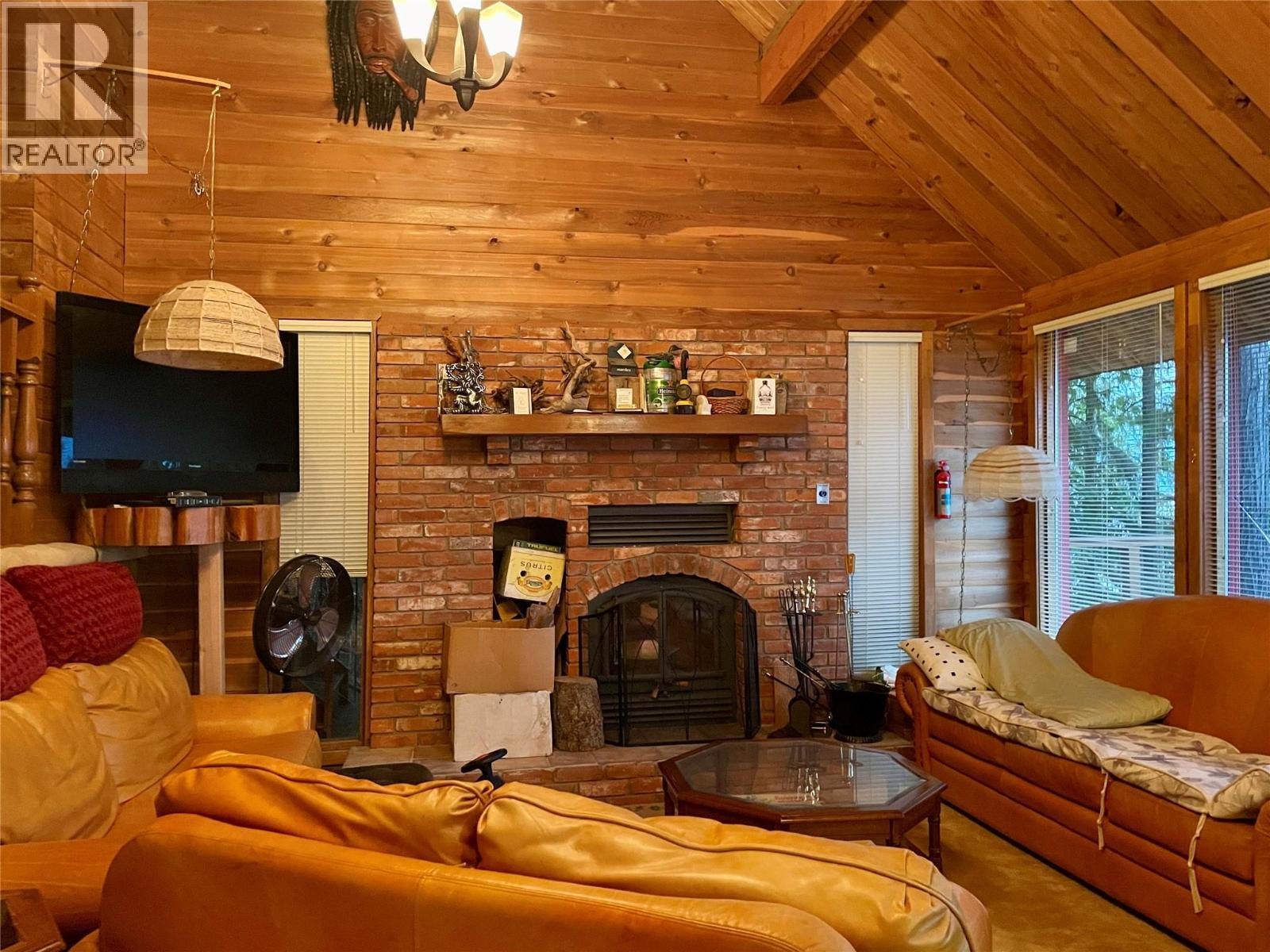 31 Lime Cliffs Beach, Sicamous, BC - Indoor Photo Showing Living Room With Fireplace