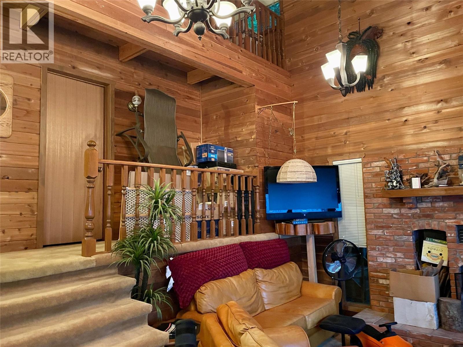 31 Lime Cliffs Beach, Sicamous, BC - Indoor