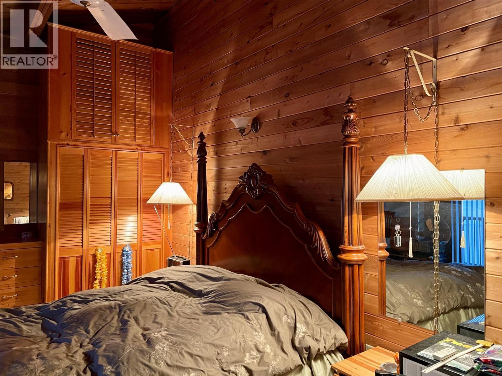 31 Lime Cliffs Beach, Sicamous, BC - Indoor Photo Showing Bedroom
