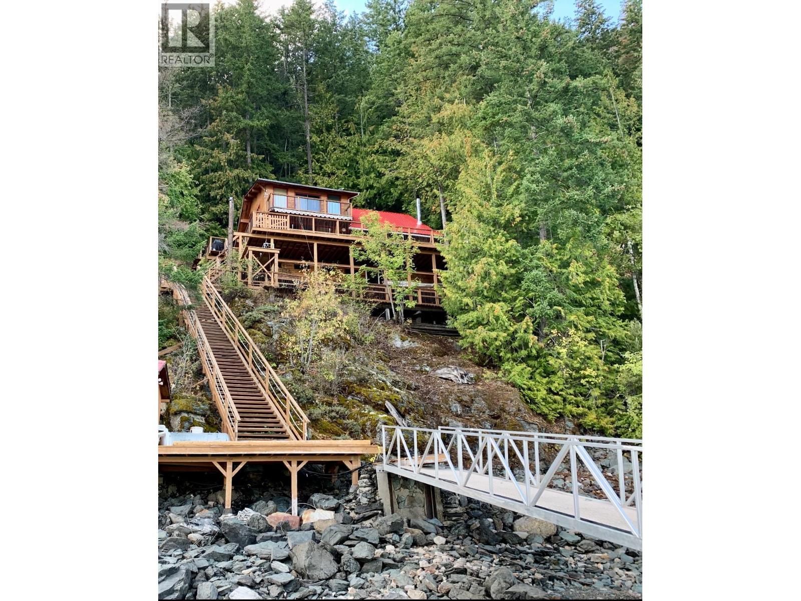 31 Lime Cliffs Beach, Sicamous, BC - Outdoor